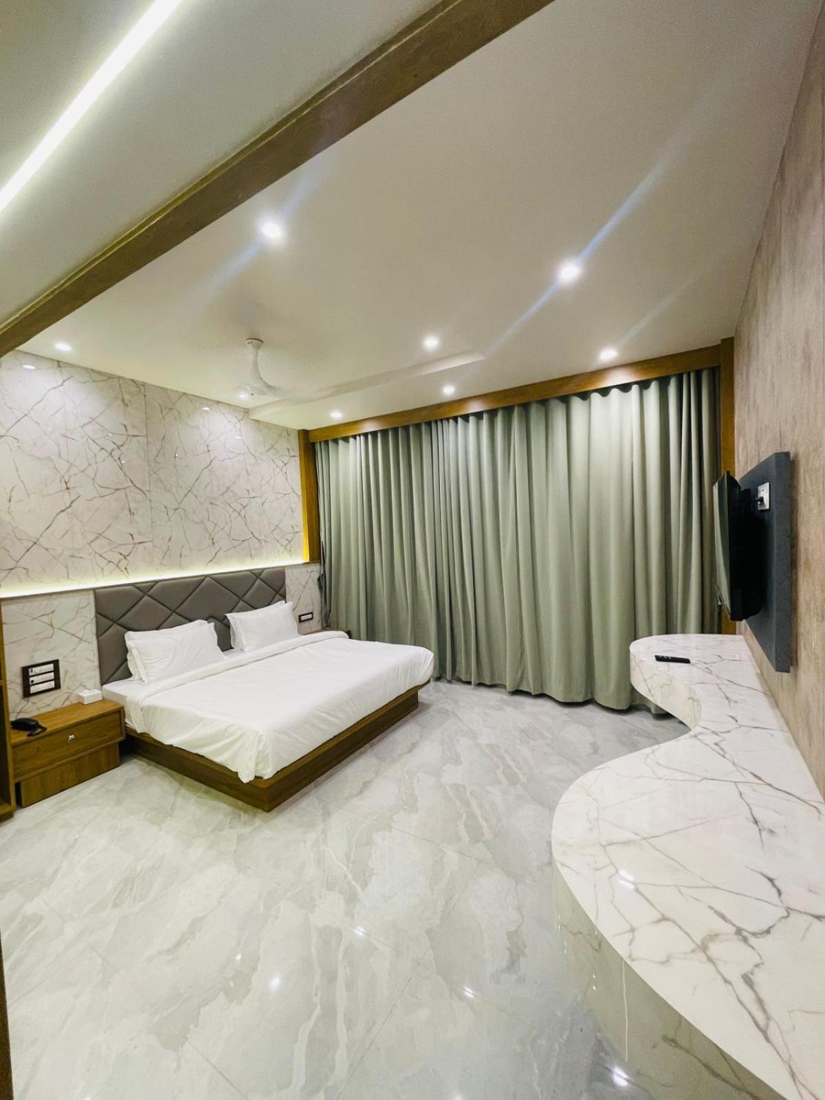 Amber Choice International Airport Mumbai (Bombay)